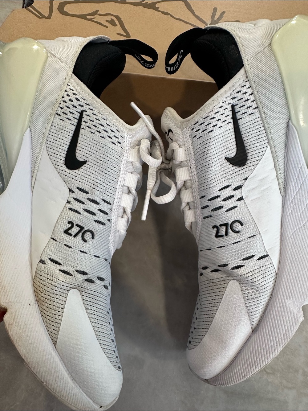 Nike White and Black Women 270 Knit Sneakers 7.5